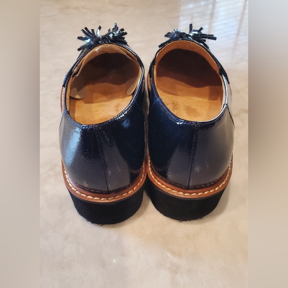Naturalizer NWOT-August Platform
Tassel Loafer
Navy Patent
Leather Sz. 8M - Picture 3 of 7
